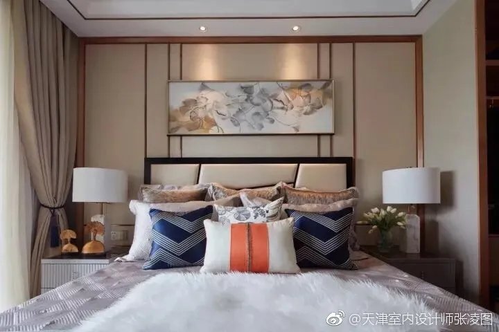 轻奢视觉空间系列2，中性色调的硬装搭配大量的金色配饰，通过蓝...