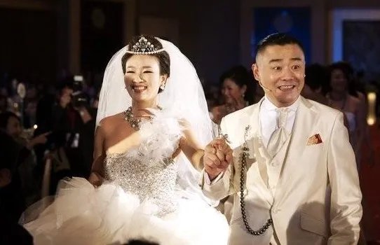 贬低郭德纲太俗，骂徐峥是头猪，枪毒案后销声匿迹的周立波，如今怎么样了？