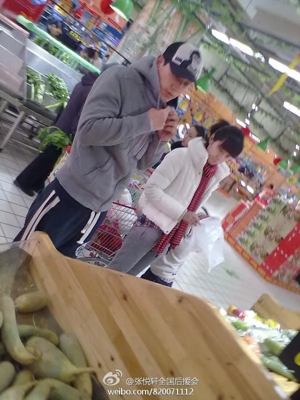 国际名模张亮的老婆是谁？也就是张天天的妈妈。求几张他们的照片啊啊 ……