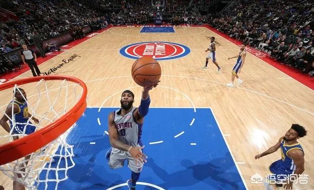 勇士102:111活塞,库里复出得27分,怎么评价库里本场比赛的表现?