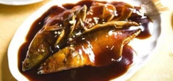 在菜系上来讲，粤菜和湘菜的主要区别在哪？