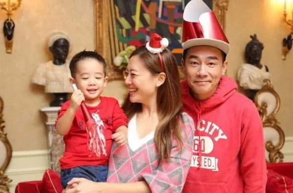 被称是极品穷人的陈小春，资产身价到底有多少？