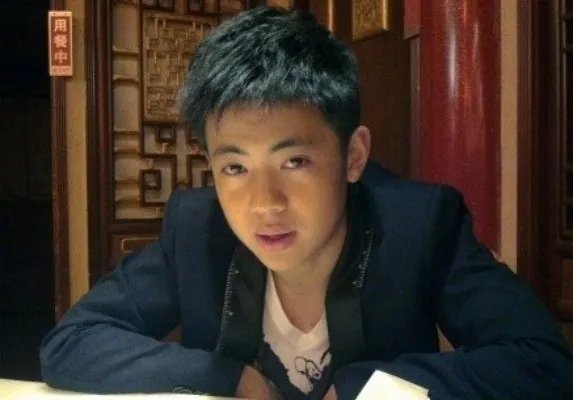 洪剑涛的儿子照片曝光  就读于北电表演系