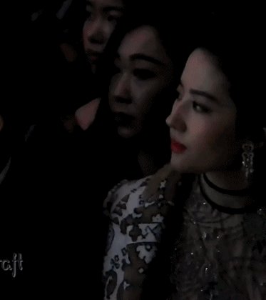 刘亦菲居然瘦出了排骨胸，身材傲人的天仙事业还有高光时刻吗？