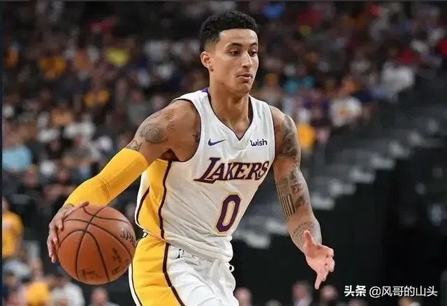 美媒爆出库兹马与前女友复合，并且坐在了斯台普斯场边，而球迷直呼太火辣，你怎么看？