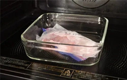 微波炉可以用不锈钢加热吗