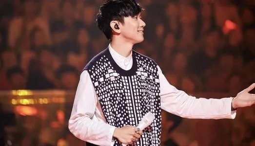 林俊杰那么喜欢田馥甄，节目中也有各种感动表白，HEBE为什么对林俊杰无感？