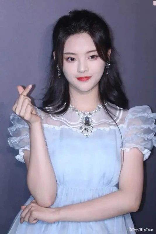 22岁杨超越为什么不能落户上海？