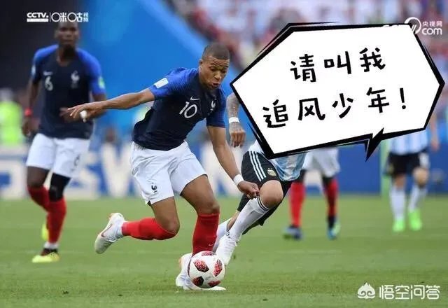 世界杯比赛上法国队对阵阿根廷队,罗霍对姆巴佩的犯规不是应该在禁区外吗,为什么裁判吹了点球?