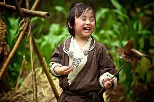 被爸爸当做赚钱机器的小小彬，如今过得怎么样？