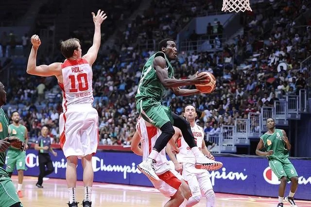 2014篮球世界杯每个小组有几个晋级名额？