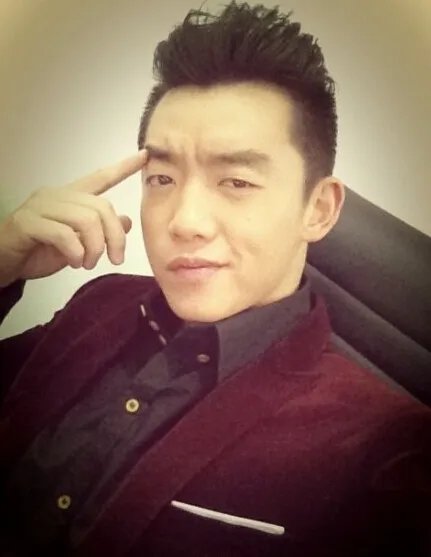 郑恺床照曝光一丝不挂大露下体 大尺度床照引来网友围观