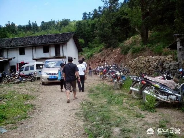 有没有这种感觉，很多有钱的人反而很抠，而不富裕的人反而很大方？