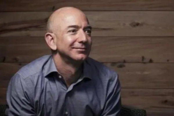 贝索斯身价创福布斯记录达到了多少？