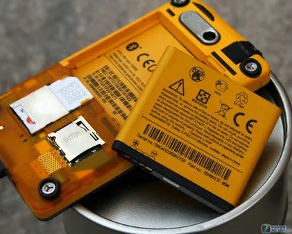 小了两圈：HTC HD mini