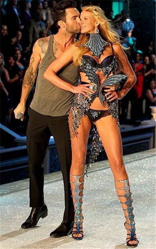 #维密大秀#奚梦瑶走秀不小心摔倒了？好心疼！维密秀上还出现过哪些意外？