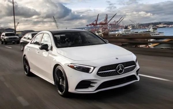 保时捷女司机怒扇男车主，男子秒回一巴掌，为何双方迅速和解？