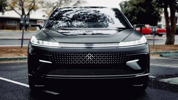 法拉第未来上市首日破发，如何看待此现象？