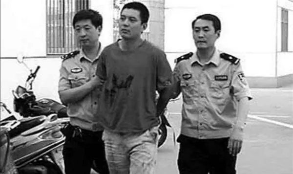 当年那个找工作被拐卖的17岁女孩，将计就计把人贩子卖掉，她后来怎样？