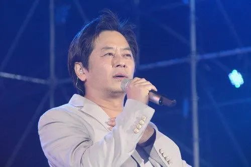 为什么98年的王杰和2000年的王杰变化那么大？