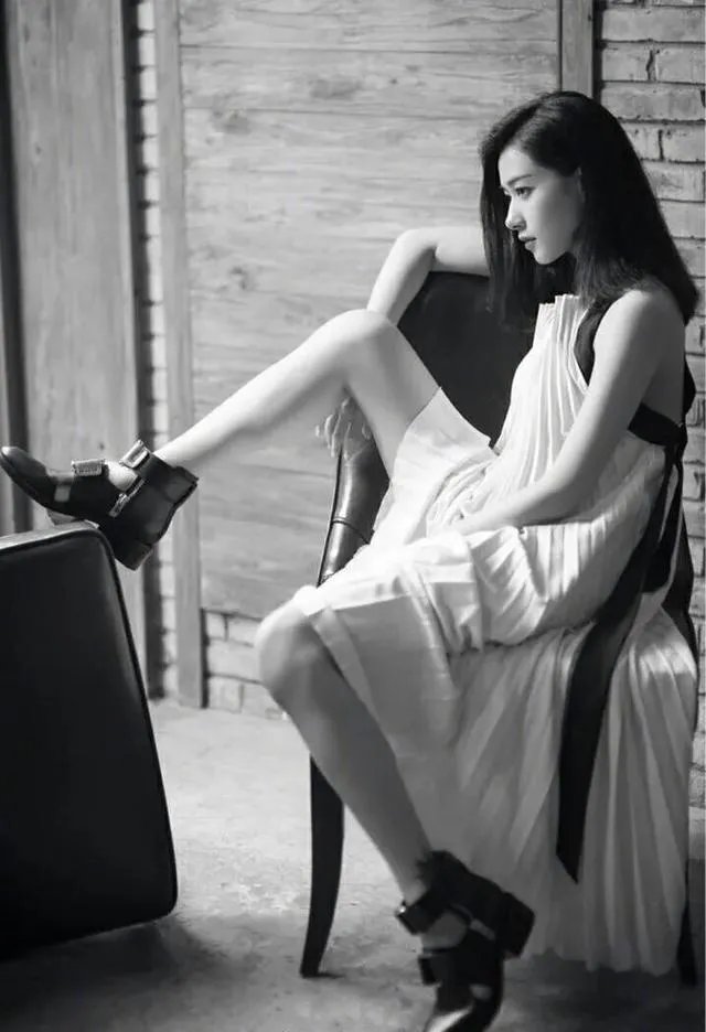 《乘风破浪的姐姐里面，为什么万茜那么受女明星的欢迎？