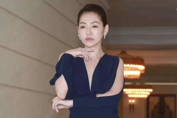 明明大小S长得一样，怎么那么多人都说大S更好看？