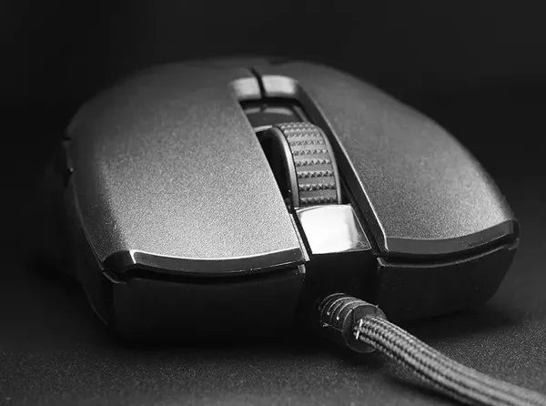 Razer Viper毒蝰游戏鼠标拆解评测