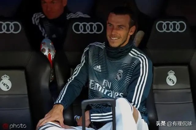 马德里德比精彩十足，科斯塔大四喜红牌下场，皇马3-7惨败马竞，如何评价本场比赛？