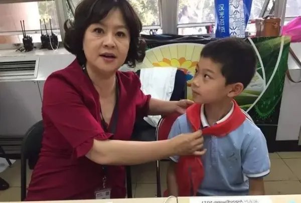 56岁鞠萍姐姐无美颜状态曝光，你看过鞠萍姐姐主持的哪些节目？