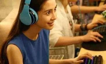 丁俊晖网吧玩游戏上热搜，娱乐圈有哪些喜欢“泡网吧”的艺人？