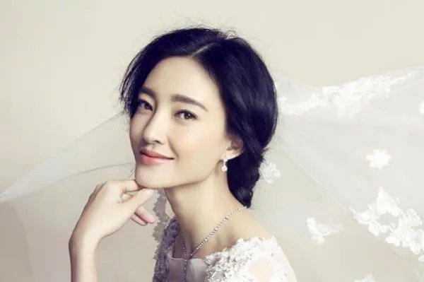 王丽坤岁数成谜，她到底几岁了？