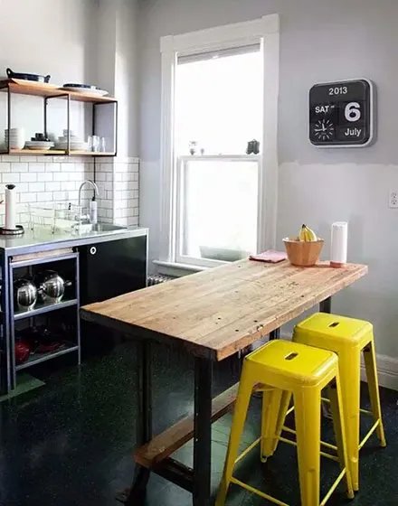 坐在工业风餐厅里吃饭，效果堪比主题餐厅