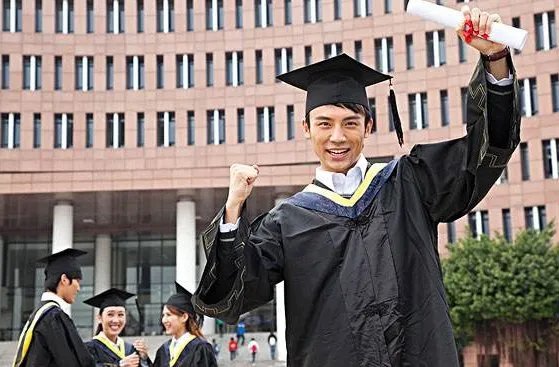 来一段公务式的自我介绍及礼仪式的自我介绍