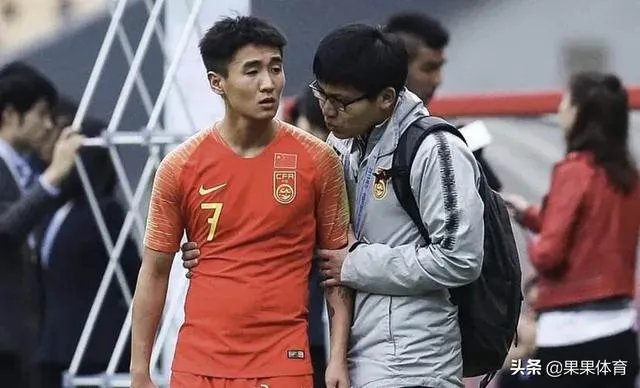 艾克森打进两个进球都与韦世豪有关，韦世豪是不是已成艾克森最好搭档？之后能在首发吗？