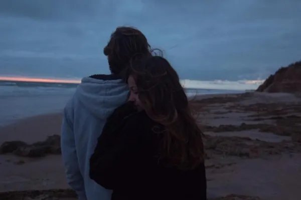 接吻时闭眼和不闭眼分别体现什么？