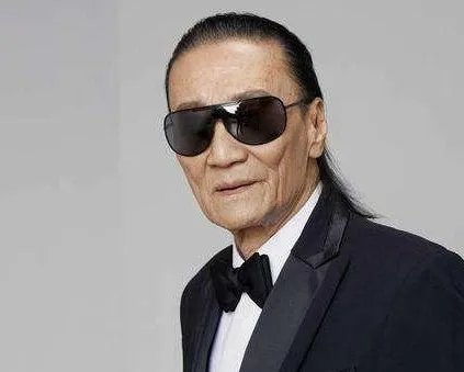 谢贤早年照片流出，网友直呼十个谢霆锋都没他帅，他到底有多帅？