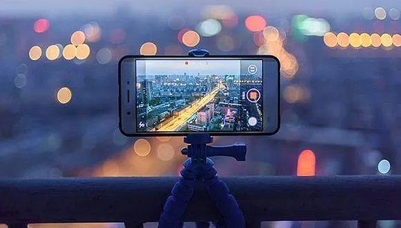 大叔直播寻找丢失19年女儿，他的女儿还能找到吗？