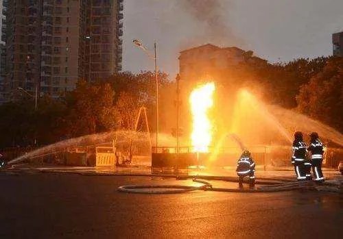 天津北辰区欢颜里发生一起燃气爆燃事故，燃气爆炸事故为何频发？