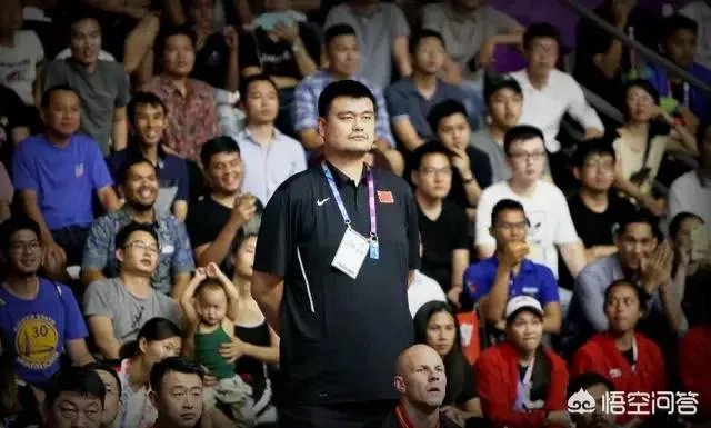 你认为现在的韩国男篮和中国男篮是一个级别的球队吗？为什么？