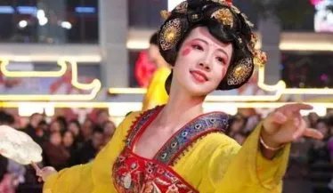 演员表演设备断裂，究竟是怎么回事？