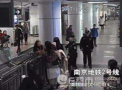 起争执踢孕妇肚子监控曝光/2女为何如此狠毒？