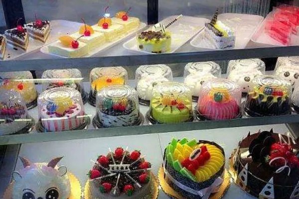 蛋糕店的利润与风险分别是怎么样的？