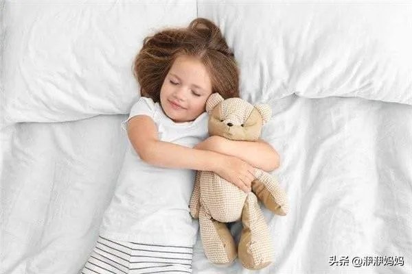 小卧室如何交错上下 床男孩女孩一起住