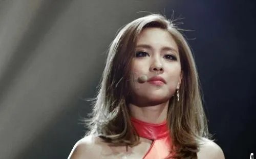 你觉得宋妍霏与王霏霏相似吗？