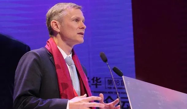 美国驻华首席外交官曾荣获美国务院杰出荣誉奖？