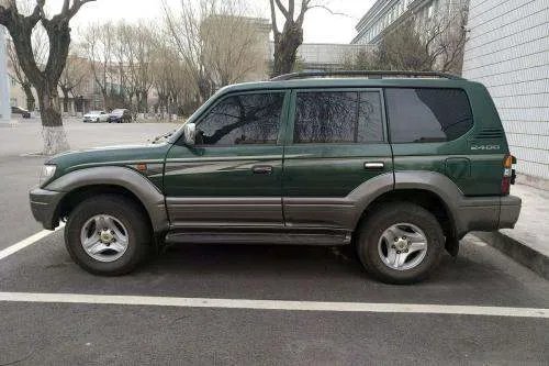 北汽陆霸和丰田陆霸是一款车吗