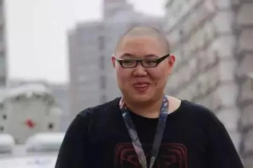 如何看待英雄联盟主播PDD欲建希望小学这事？