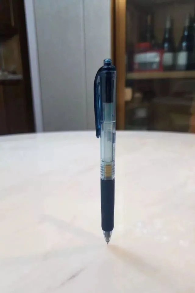 昨天“立扫把”，今天倒立上厕所？沙雕网友的脑洞有多大！