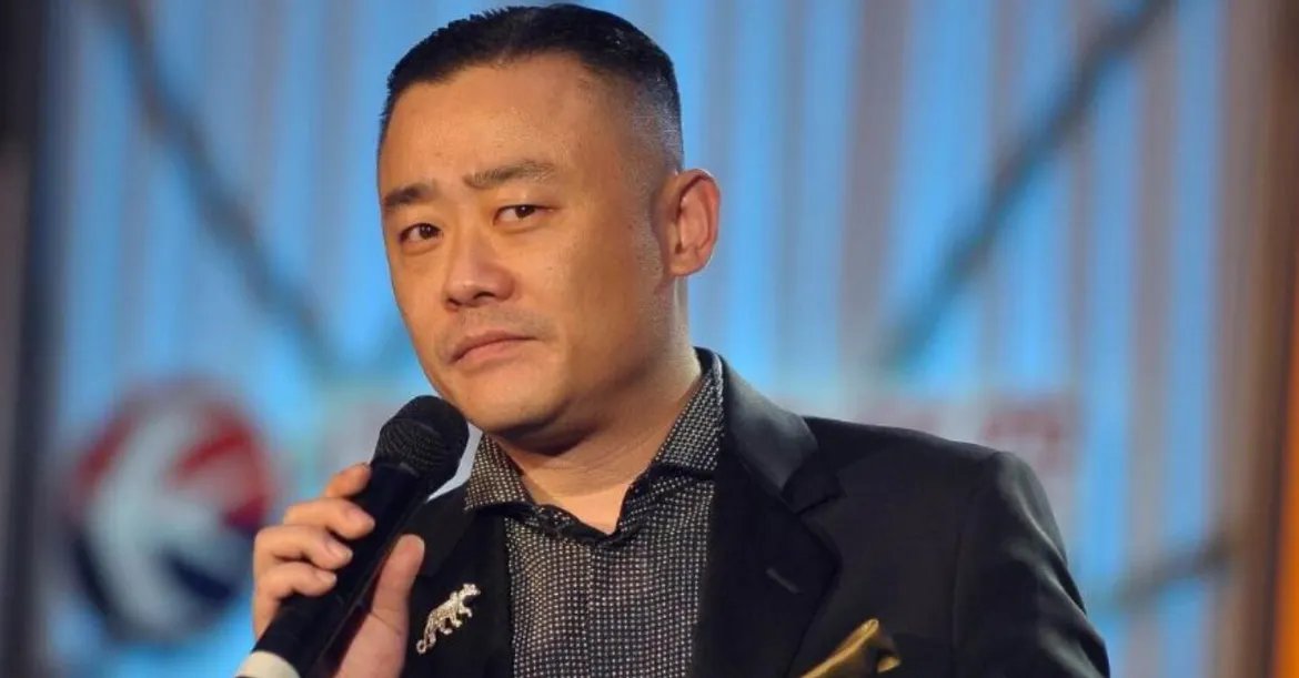 贬低郭德纲太俗，骂徐峥是头猪，枪毒案后销声匿迹的周立波，如今怎么样了？