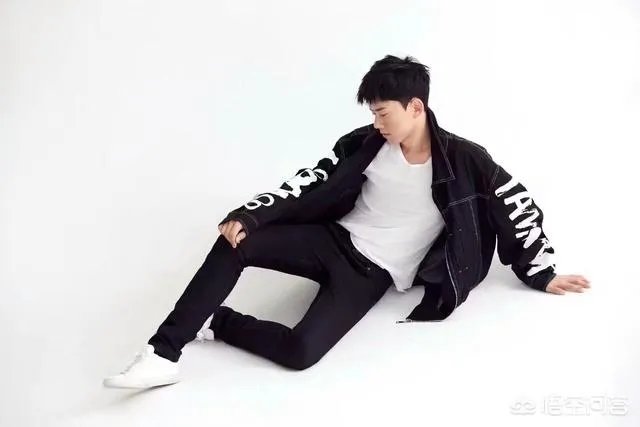 如何看待张杰玩游戏缺氧晕倒，节目组驱赶粉丝？